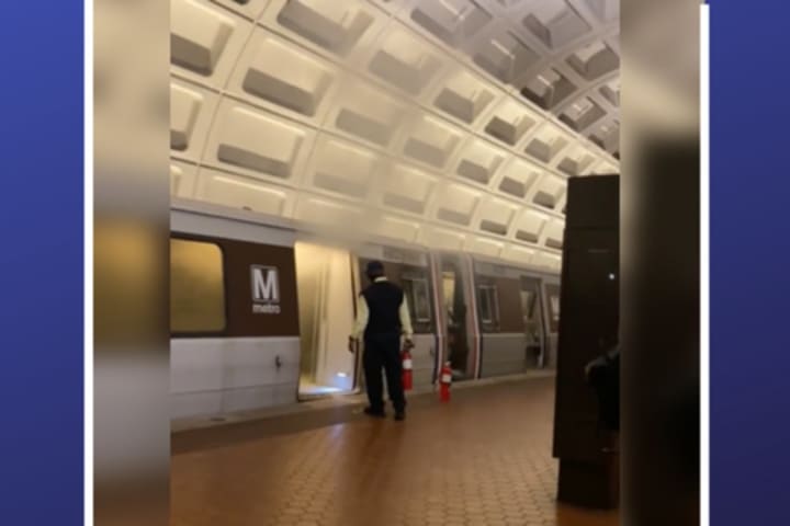 DC Metro Train Set On Fire, Causes Delays (VIDEO)