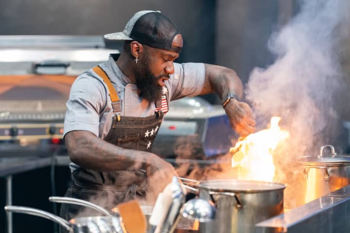 Former NFL Player From Maryland Heating Up On Food Network Show
