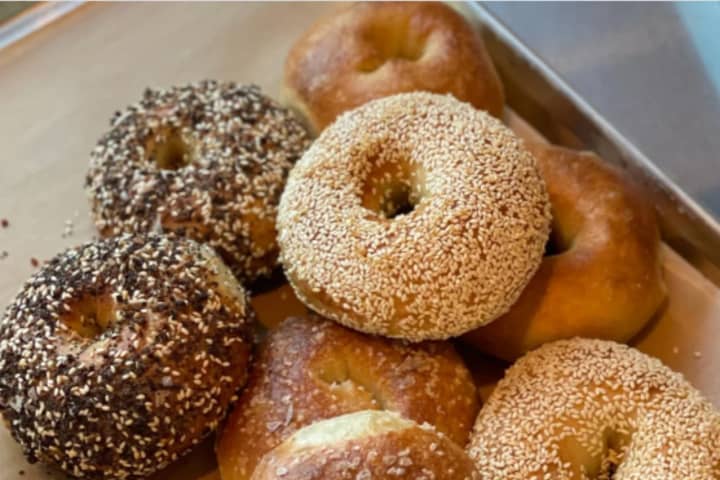 Connecticut Bakery's Popup Bagels Drawing Long Lines In NYC, Hamptons