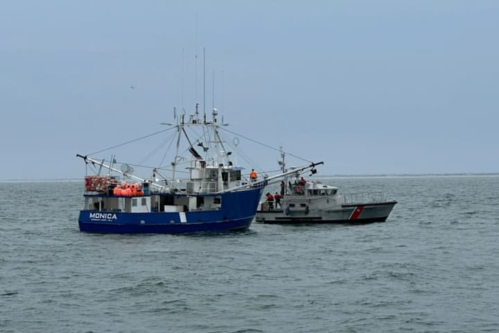 Fishing Crew, Coast Guard Rescue Large Boat 85 Miles Off NJ Coast