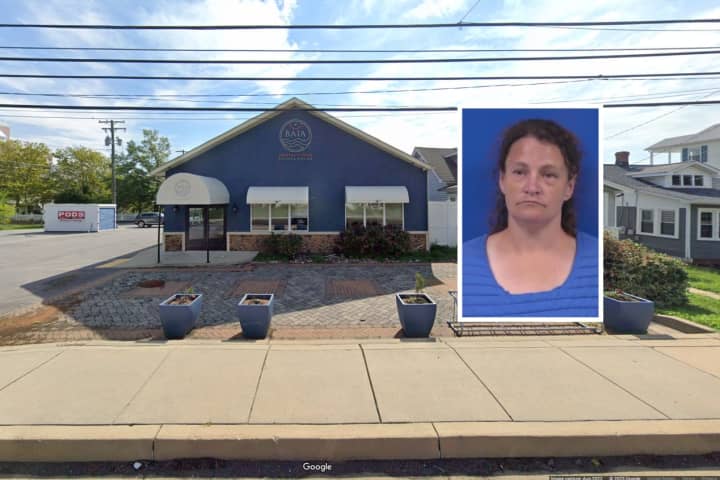 Woman Urinating Treats Diners To Show Outside Wine Bar In Calvert County: Sheriff