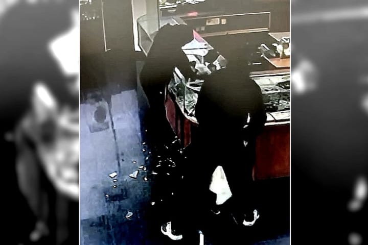Glass-Smashing Jewelry Thieves Pull Paramus Heist, Gone In 66 Seconds (VIDEO)