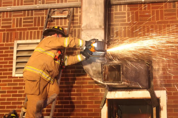 Firefighters Douse Predawn Elmwood Park Restaurant Blaze