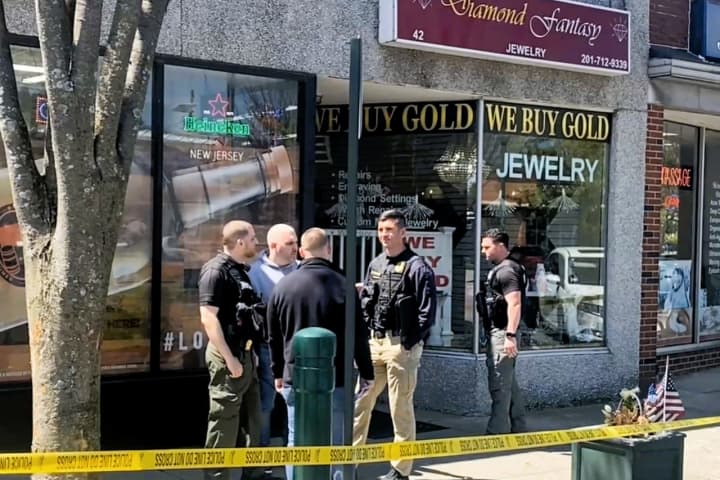 UPDATE: Quartet Flees Following Botched Maywood Jewelry Store Robbery