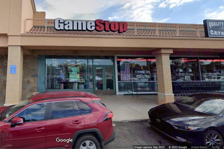 Game Over: Trio Robs North New Hyde Park Game Stop, Police Say