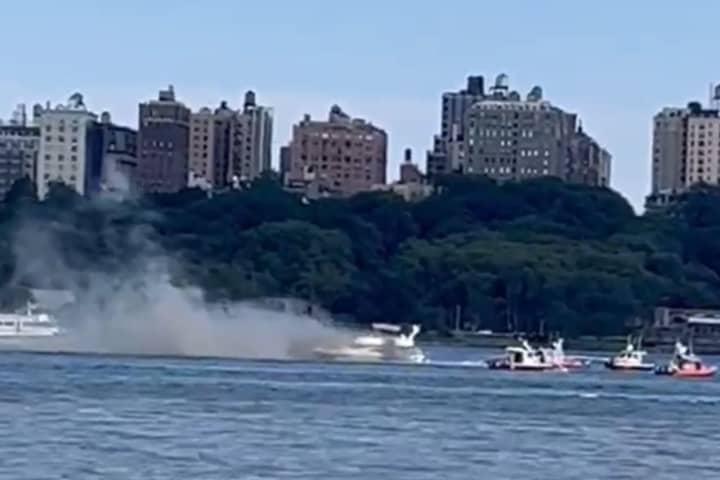 Good Samaritan Rescues Hudson River Boaters As Yacht Goes Down In Smoke