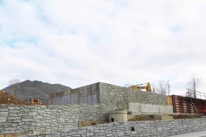 Wall Around New Development In New Canaan Sparks Controversy