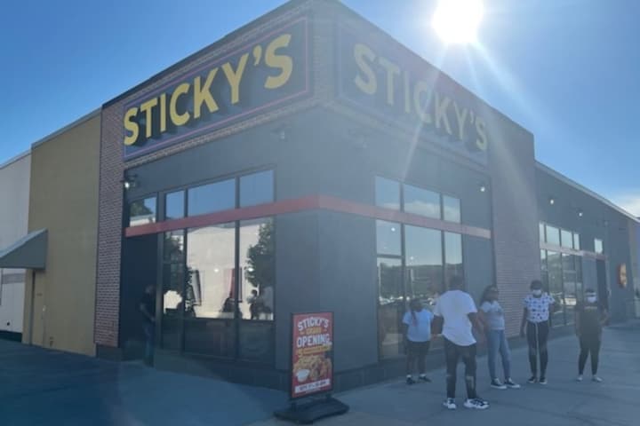 Popular Fried Chicken Restaurant Opens At Cross County Center In Yonkers