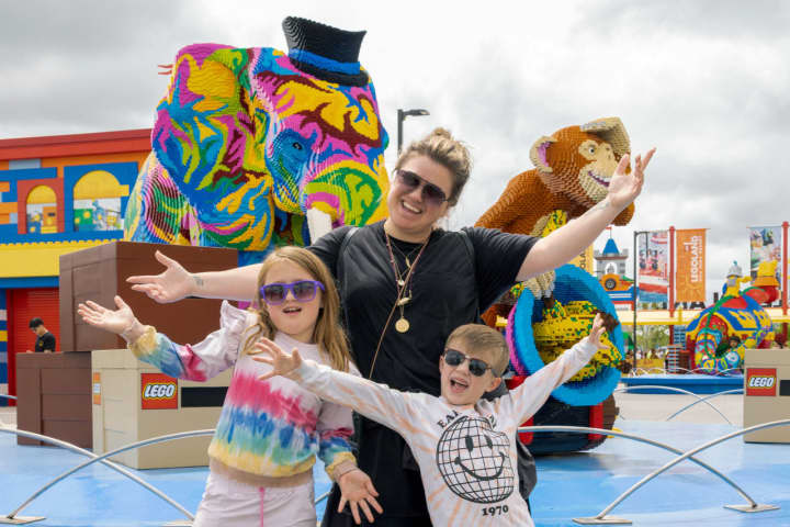 Kelly Clarkson Spotted At LEGOLAND