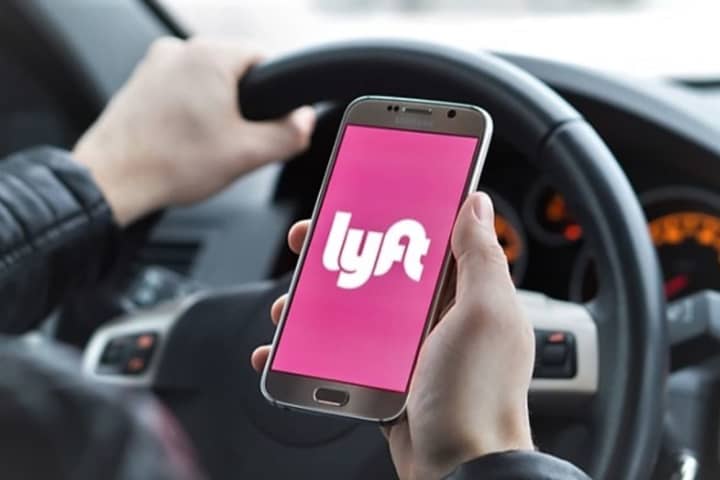 Police: Lyft Rider Caught Giving Companion Oral Sex In Back Seat Punches Driver In Face