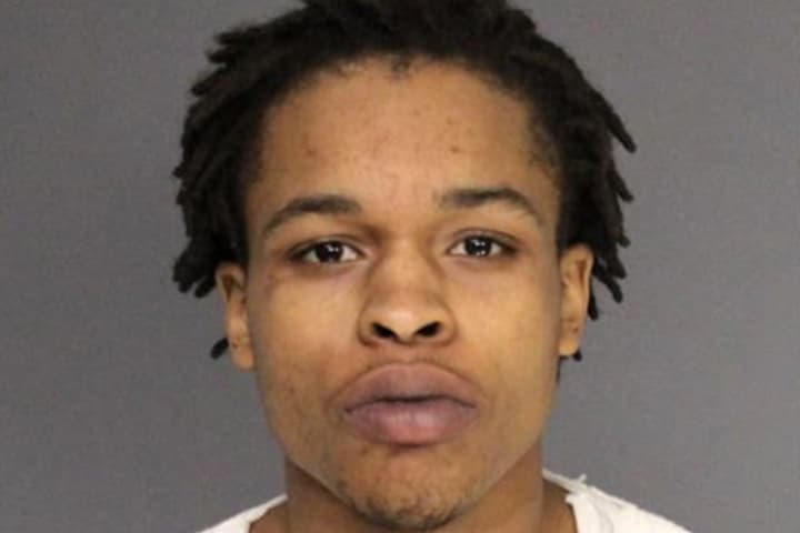 FEDS: Video Shows Newark Gunman, 19, Waving Kids Out Of Way Before Shooting Two Victims