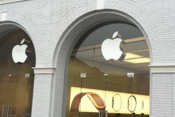 COVID-19: Apple Temporarily Closes Stores