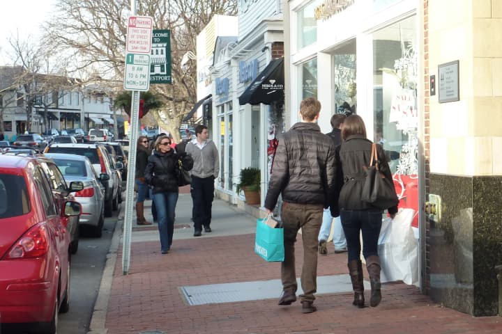 Westport Main Street Shoppers Have Valet Option For Holidays