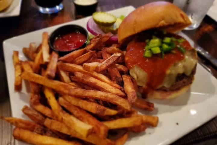 Here Are The Highest Rated Orange County Restaurants For Burgers, According To Yelp