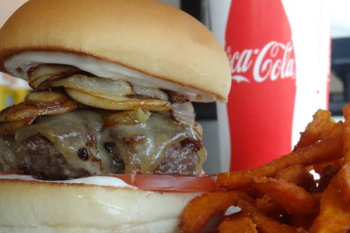 Here Are The Highest Rated Westchester Restaurants For Burgers, According To Yelp