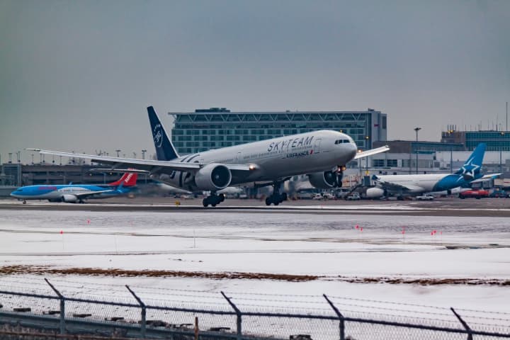 Airlines Waiving Fees As Cancellations Climb Amid Massachusetts Nor'Easter