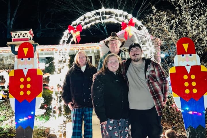 Stafford Family's Dazzling Christmas Display Pays Homage To Shuttered Season Staple (PHOTOS)