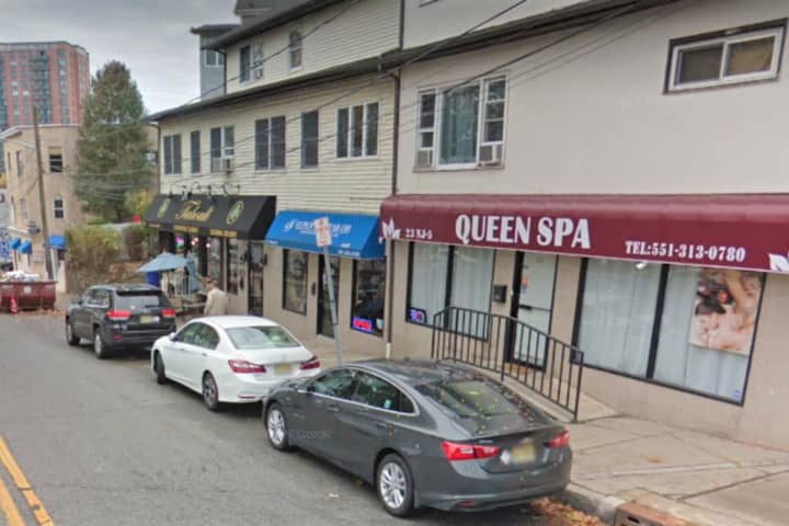 Edgewater PD: Massage Parlor Masseuse Solicited Sex