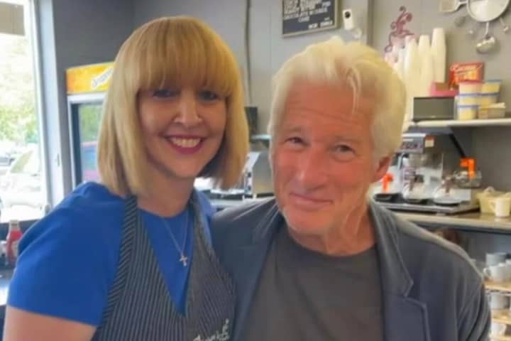 Richard Gere Spotted At Popular PA Diner (PHOTOS)