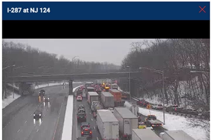 Jackknifed Tractor Trailer Snarls Traffic On Route 287 In Morris County