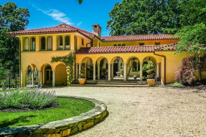 Croton Home Resembling An Italian Villa Is A 'Steel'