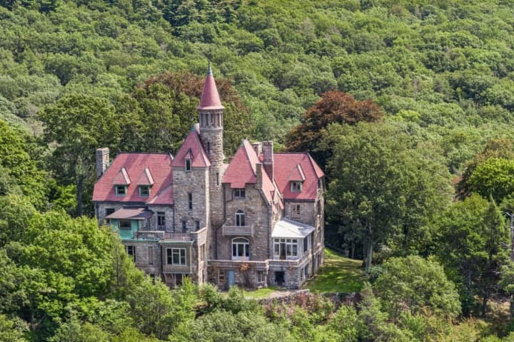 Wizard Of Oz-Inspired Castle Hits Market In Hudson Valley