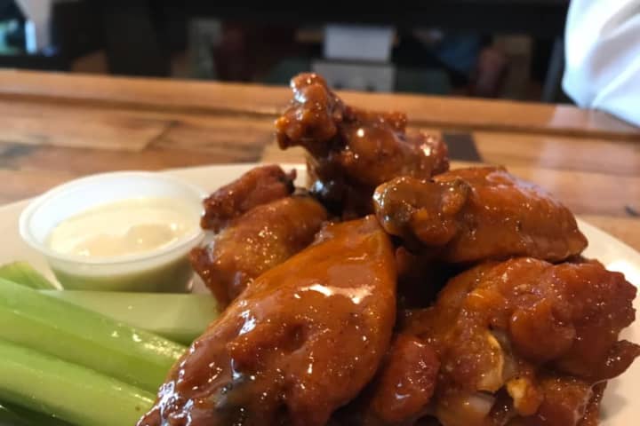 This Newton Eatery Serves Up Best Wings In Massachusetts, Report Says