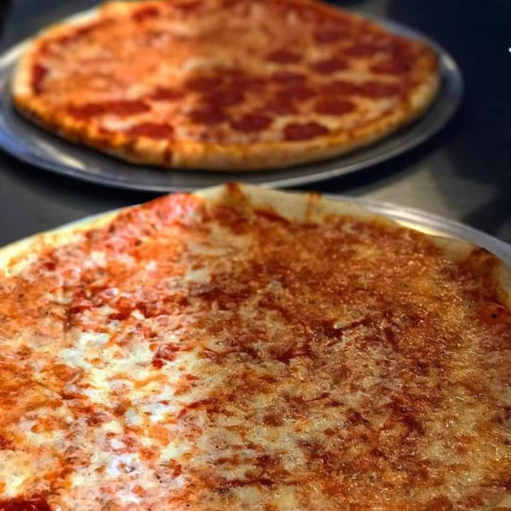 Marina Restaurant &amp; Pizza in Harriman is all about pizzas made with fresh ingredients.