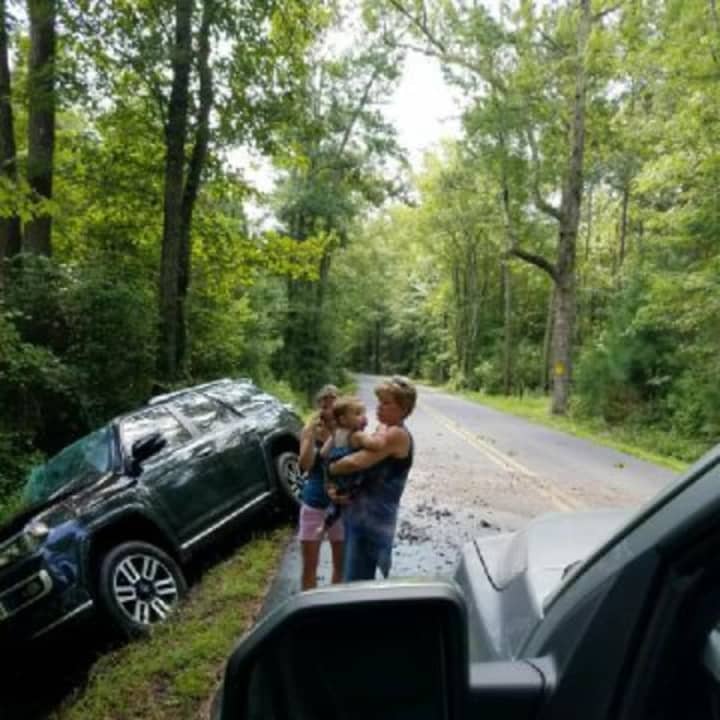 Mrs. Flannelly of Paramus helps a mom whose car veered off the road an into a tree in Maryland.