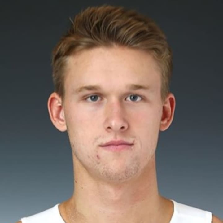 Former Dutchess County standout basketball star Braedon Bayer has announced his intention to transfer from Syracuse to pursue other opportunities.