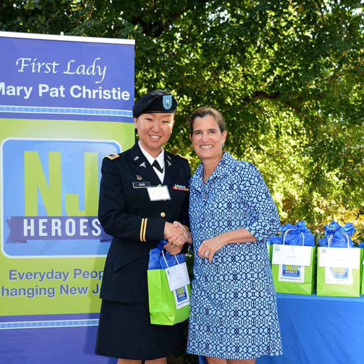 1st Lt. Debra Cho honored by First Lady Mary Pat Christie as an NJ Hero.