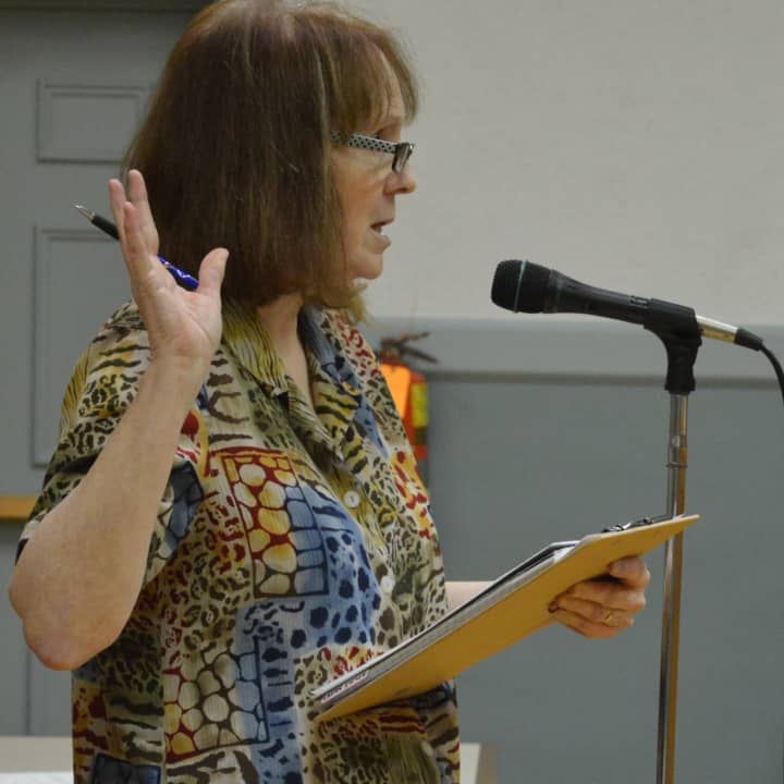 Angi Metler of the Animal Protection League of New Jersey addresses the Saddle River Council, saying sterilizing works better than hunting to reduce deer population.