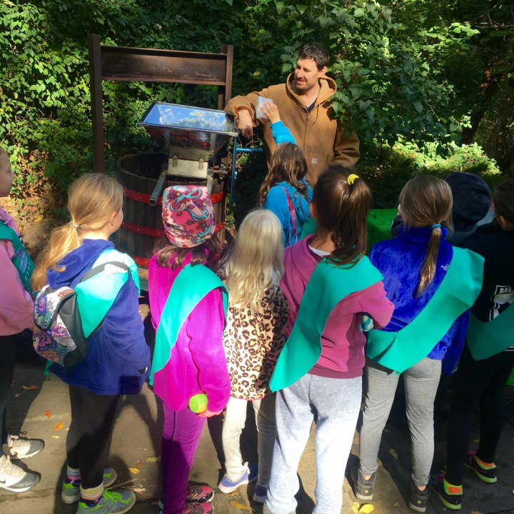 Instructor David Martin with Scarsdale Girl Scout Troop 2100 at apple press.