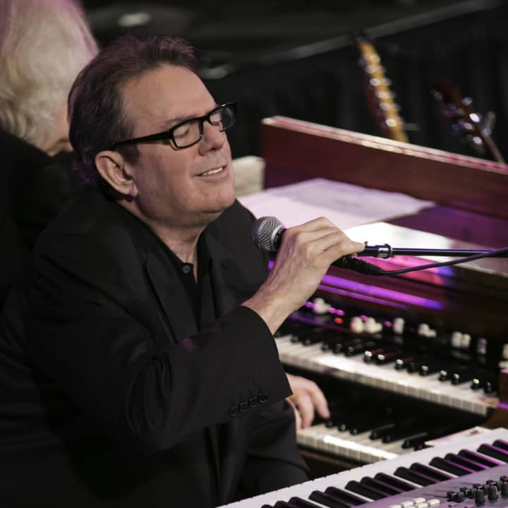 Jimmy Webb (pictured) and Karla Bonoff will perform Nov. 21 at the Ridgefield Playhouse.