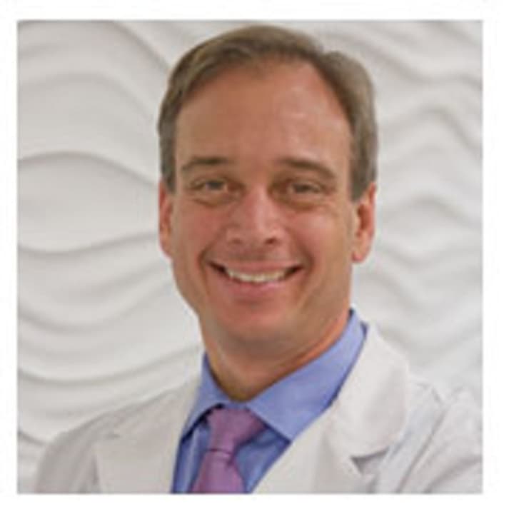Dr. Robert Weiss of CT ENT Sinus and Allergy is the first doctor in Connecticut to use the Balloon Sinus Dilation procedure.