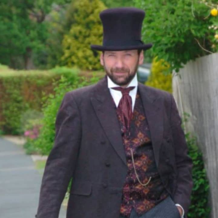 Gerald Charles Dickens, the great-great grandson of Charles Dickens, will perform a one-man show of &quot;A Christmas Carol&quot; in Wilton.