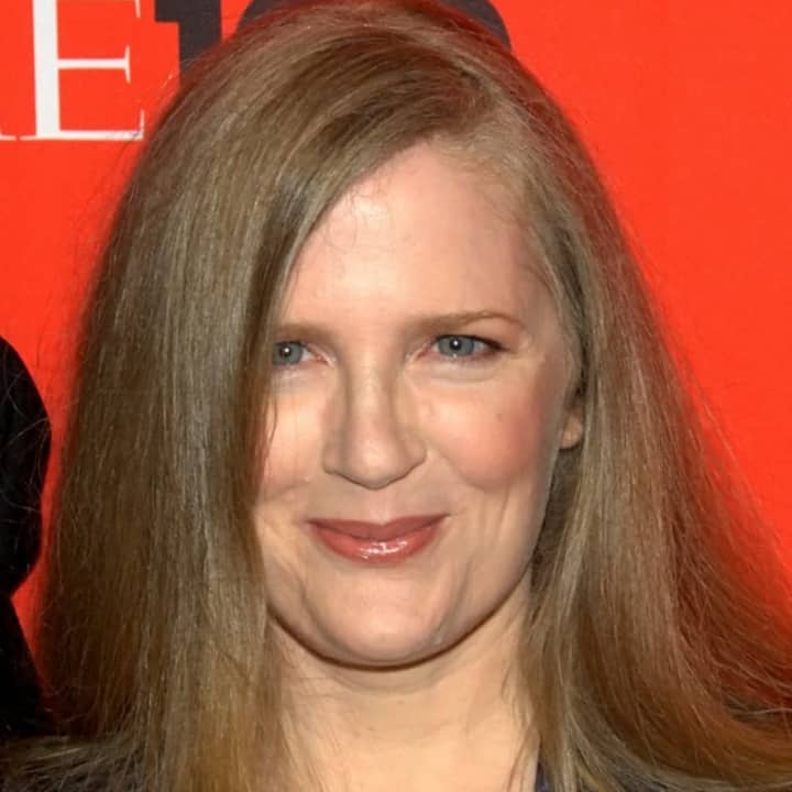 &#x27;Hunger Games&#x27; author Suzanne Collins lives in Newtown, sends a Facebook thank-you to her film crew as the final movie in the series opens on Friday, Nov. 20.