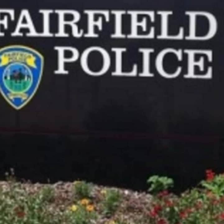 Fairfield police report that a man tried unsuccessfully to rob a Fairfield restaurant Sunday with what authorities believe was a pellet gun, the CT Post says.
