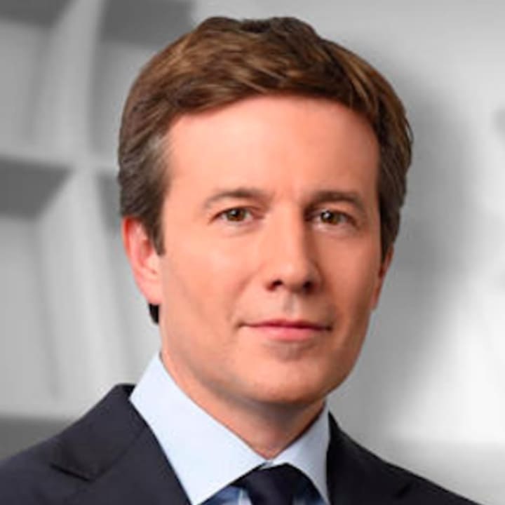 Greenwich resident Jeff Glor makes his debut Monday as the new anchor of &quot;CBS Evening News.&quot;
