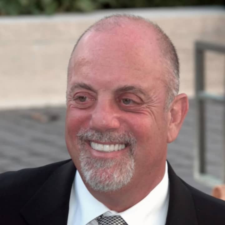 Billy Joel still has his Long Island accent and lives there too.