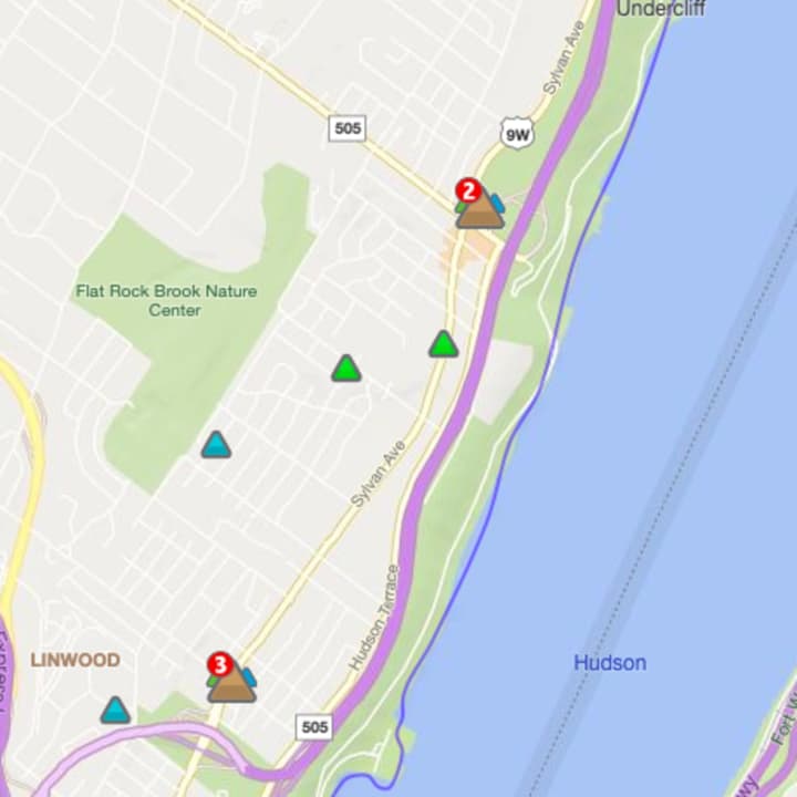 Hundreds without power in Englewood and Fort Lee, PSEG reports.