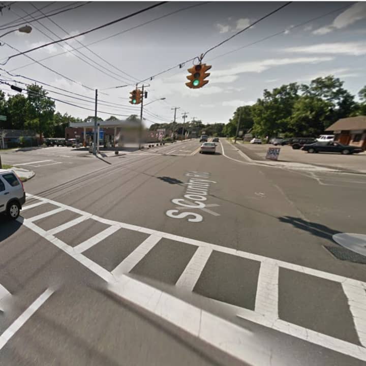 The intersection of South Country Road and North Dunton Avenue in East Patchogue.