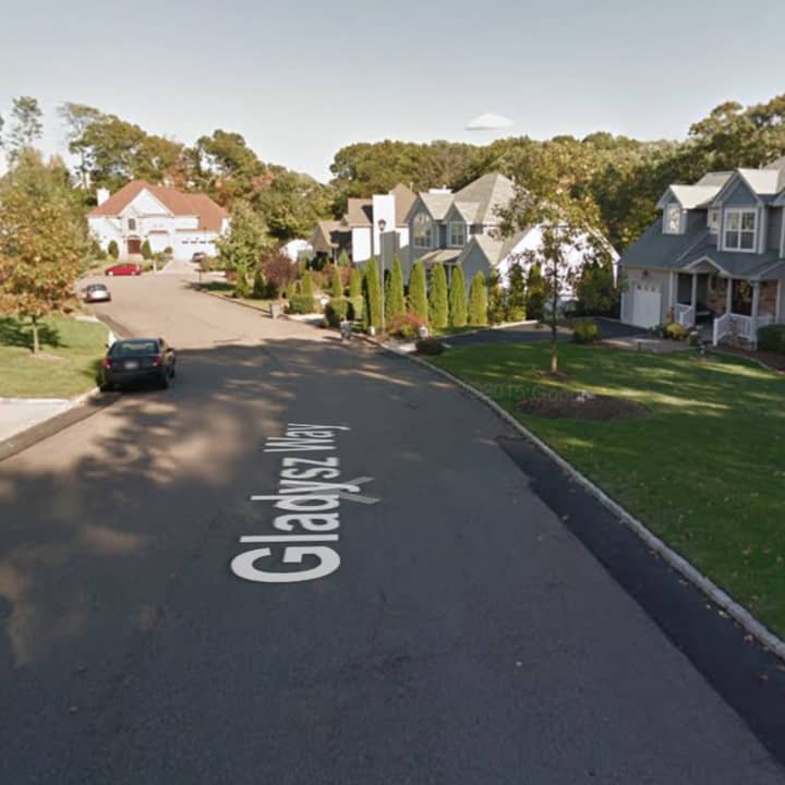 A man reportedly carrying a safe out of a Gladysz Way house in Port Jefferson was arrested after being stopped by bystanders, according to the Suffolk County Police Department.