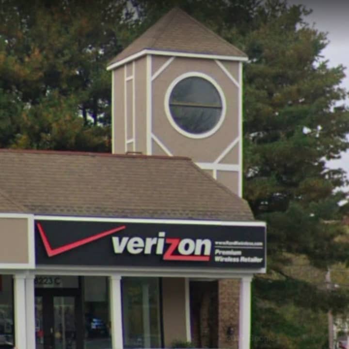 The Verizon store on Jericho Turnpike in Woodbury.