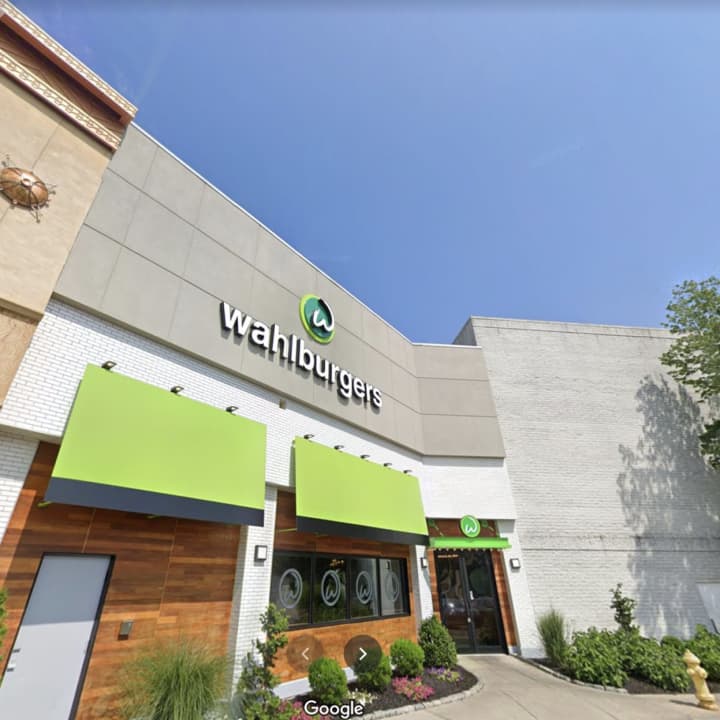 The Wahlburgers at the Westfield Trumbull Mall has closed its doors.