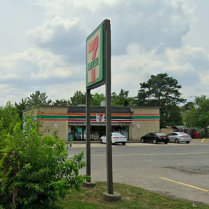 7-Eleven on Lakeshore Way in Brick