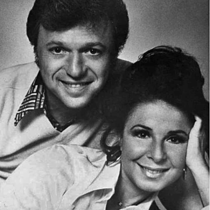 Steve Lawrence, a crooner who sang in the duo "Steve and Eydie", died on Thursday, Mar. 7.