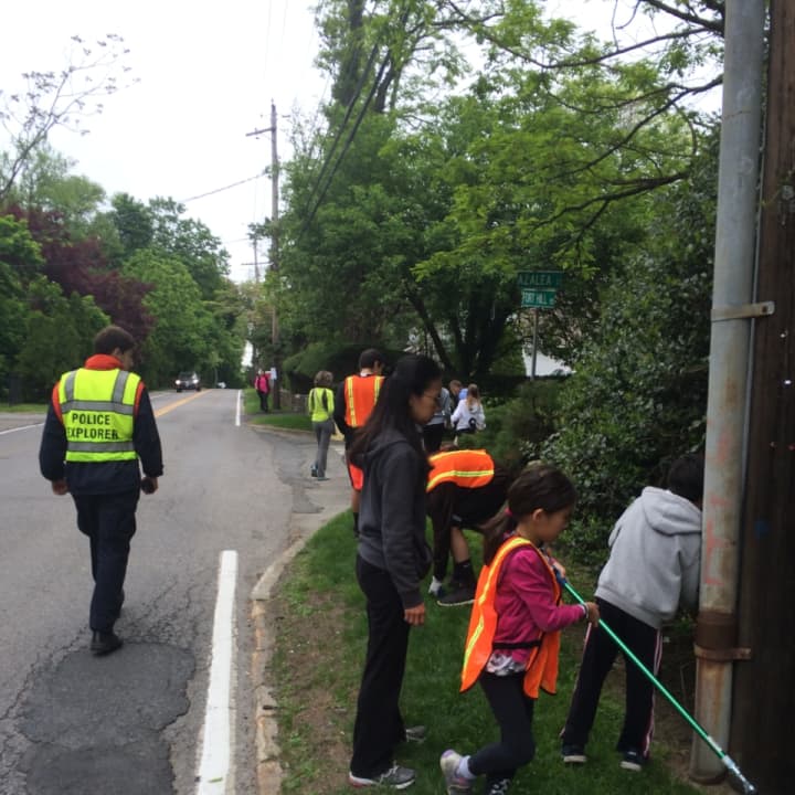 The community recently came together to clean litter along Fort Hill Road.