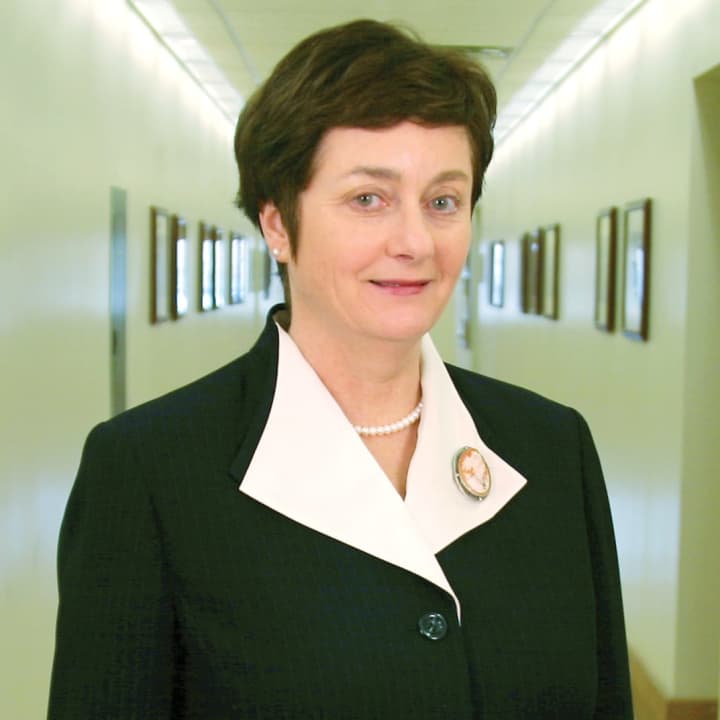 Dr. Beverly Kahn