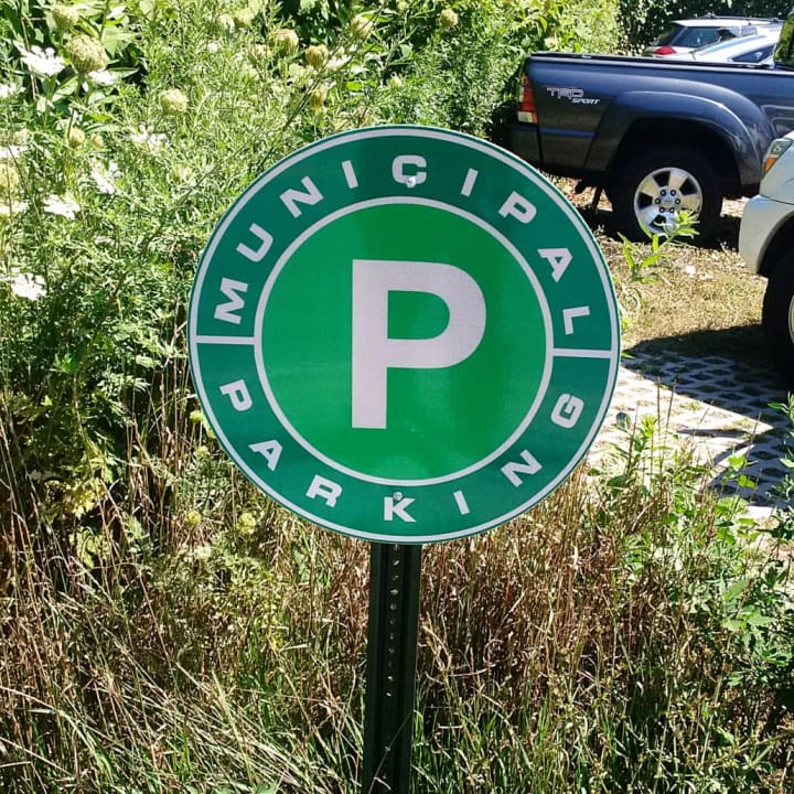 Municipal parking signs have been installed in Yorktown.